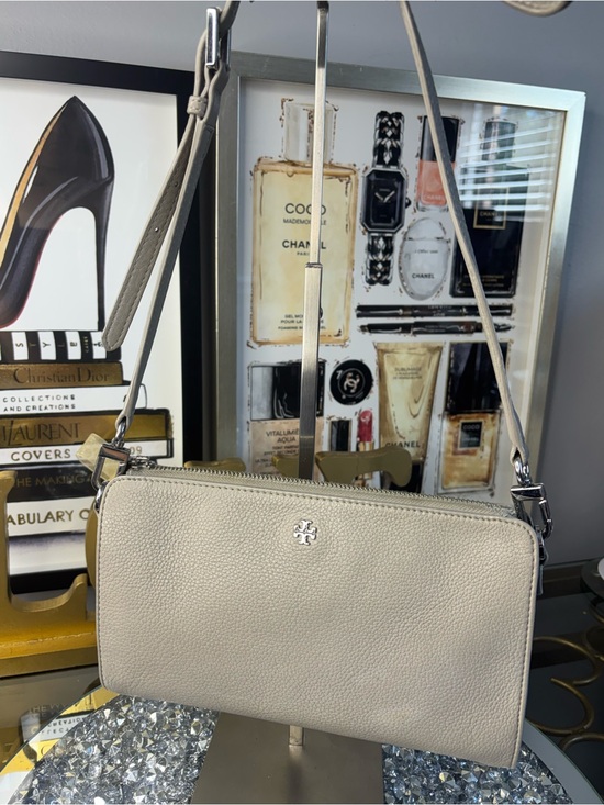 Tory Burch Handbags - Tory Burch Mercer Pebbled Zip Crossbody Bag EUC